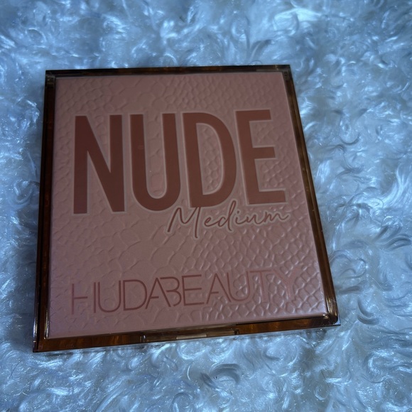 Huda Beauty ~ Nude Medium ~ Eyeshadow Palette ~ Medium Nude Obsessions ~ NIB - Picture 5 of 6